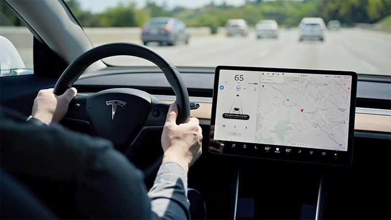 Tesla ประกาศเรียกคืนรถยนต์ไฟฟ้าที่ขายใน USA กว่า 2.2 ล้านคัน แบบไม่ต้องเข้าศูนย์ เพื่อแก้ปัญหาไฟเตือนเล็กไป