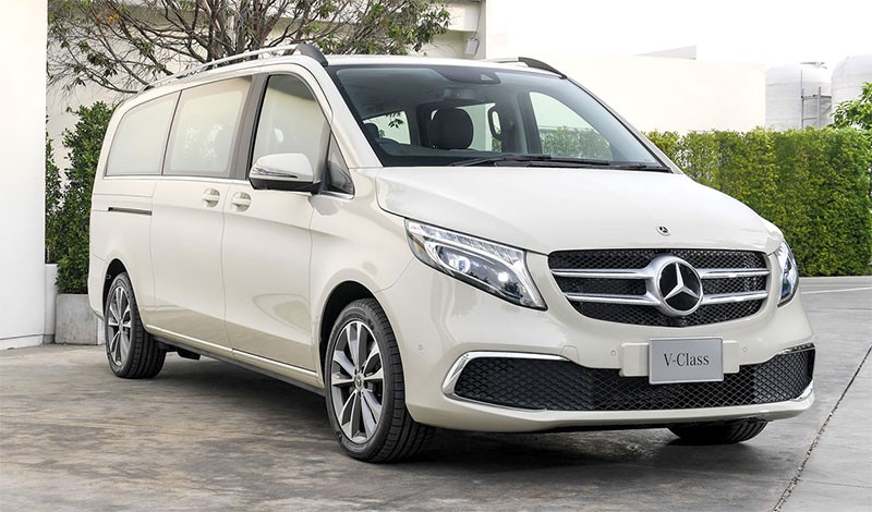 รู้จัก! รถตู้ Mercedes-Benz V 250 d Exclusive สุดหรู ที่ "ทักษิณ ชินวัตร" นั่งออกจากโรงพยาบาลตำรวจ กลับบ้านจันทร์ส่องหล้า!