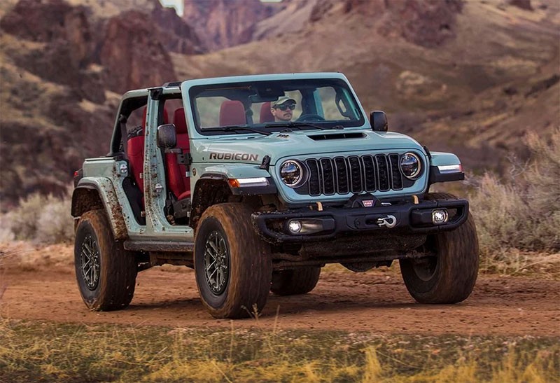 Jeep เผยโฉม Jeep Wrangler รุ่นปี 2024 มาพร้อมแพคเกจยาง Xtreme 35 นิ้ว จากโรงงาน