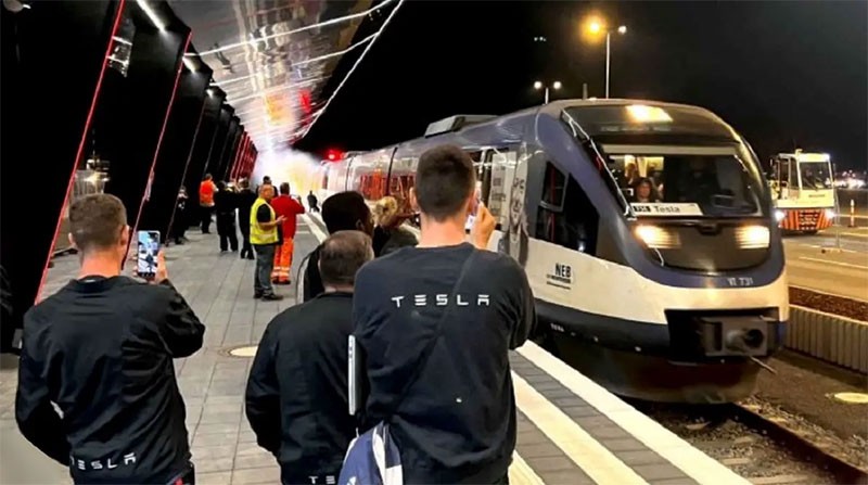 Tesla เตรียมเปิดรถไฟฟรี วิ่งรับ-ส่ง พนักงาน และชาวเมือง ในเบอร์ลินเมษายน 2024 นี้!
