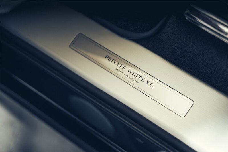 Bentley Bentayga Private White V.C. Limited Edition ความร่วมมือพิเศษด้านงานคราฟต์ของ 2 แบรนด์หรูสัญชาติอังกฤษ