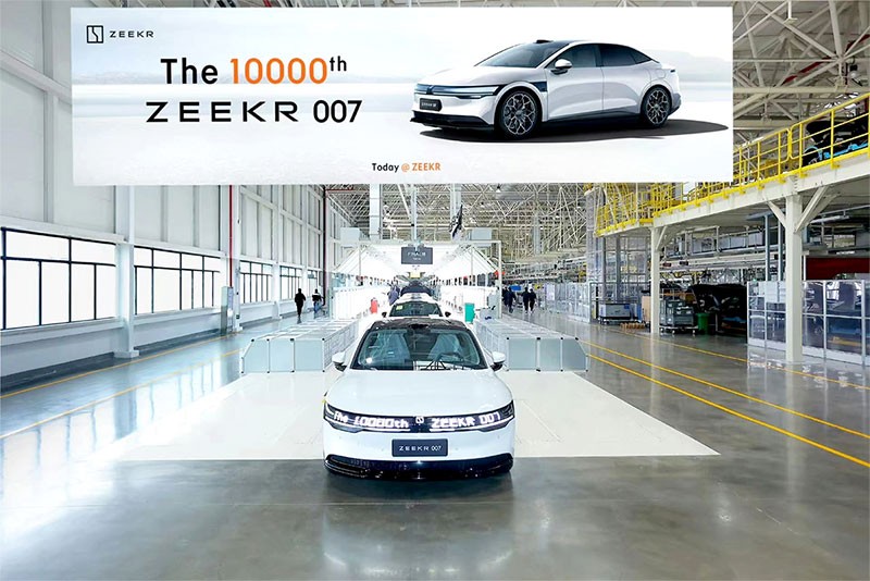 Zeekr ผลิตรถยนต์ไฟฟ้า Zeekr 007 ถึงคันที่ 10,000 แล้วเรียบร้อย ในเวลาเพียง 56 วัน!