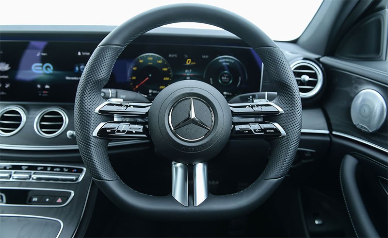 Mercedes-Benz E-Class (W213) Plug-In Hybrid ปรับลดราคาสุดโหด 830,000 บาท! เหลือเพียง 2,790,000 - 3,190,000 บาท