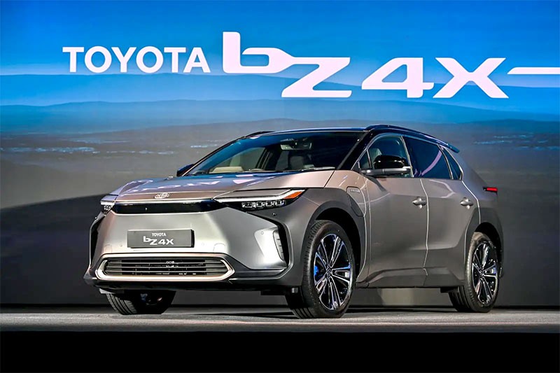ประธาน Toyota อเมริกาเหนือ เผย การลงทุนกับรถยนต์ EV เต็มรูปแบบ อาจเป็นการลงทุนที่สูญเปล่า!