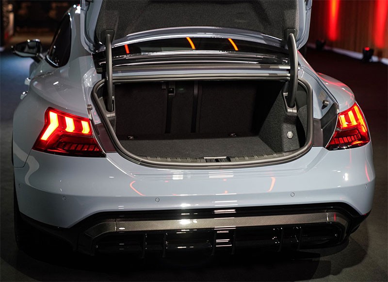 Audi RS e-Tron GT quattro ลดราคารถไฟฟ้าอย่างโหด 2.2 ล้านบาท! จากคันละ 10 ล้าน เหลือเพียง 7,990,000 บาท