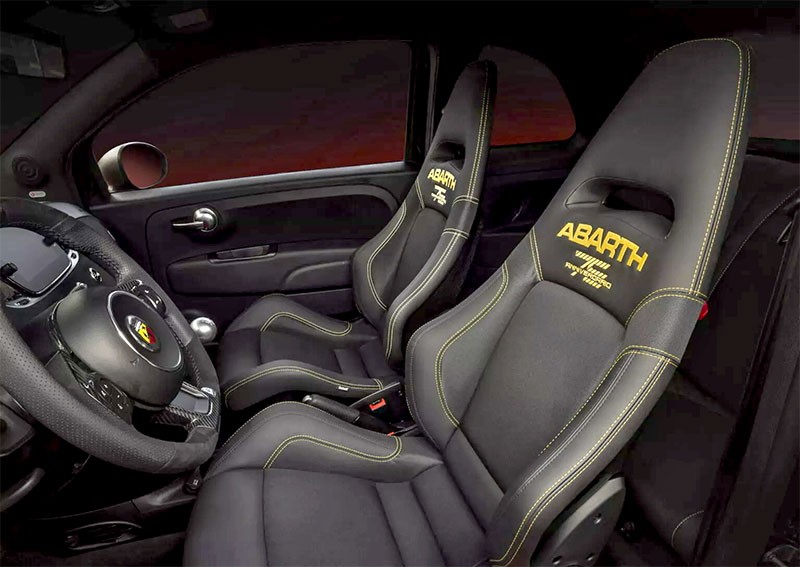 Abarth 695 75° Anniversario รุ่นพิเศษฉลอง 75 ปี Abarth ส่งท้ายเครื่องยนต์สันดาป ก่อนเข้าสู่ยุครถไฟฟ้า!