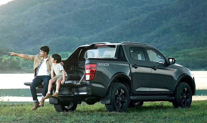 Mazda ปรับโฉม Mazda BT-50 สวยดุดันหัวใจแกร่ง เครื่องยนต์ 3.0 ลิตร Turbo ลงรุ่นขับสองยกสูง ในราคา 752,000 - 1,272,000 บาท